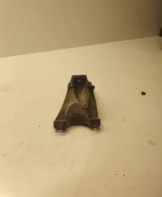 Audi A4 S4 B7 8E 8H Engine mounting bracket 8E0199307AD