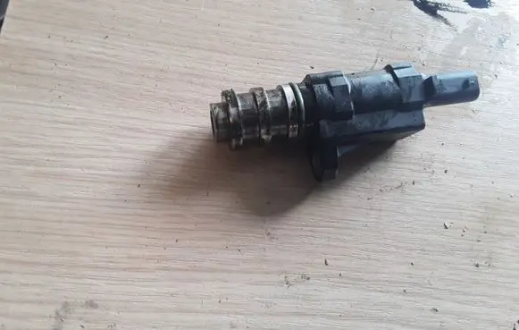 BMW 1 F20 F21 Turbo solenoid valve 7639993