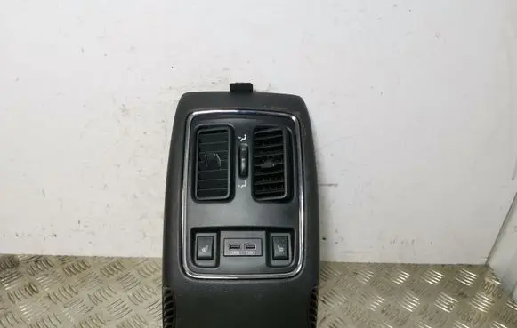 Rear air vent grill