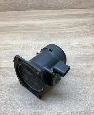 Volkswagen Golf IV Mass air flow meter 06A906461B