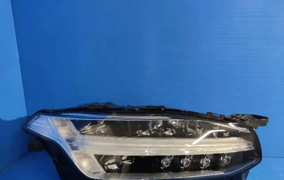 Volvo XC90 Headlight/headlamp 31656990