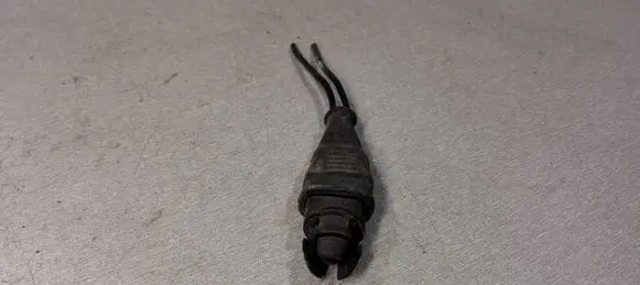 Volkswagen PASSAT B5 Outside/exterior temperature sensor 8D0820535