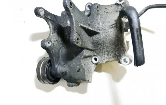 Hyundai Santa Fe Engine mounting bracket