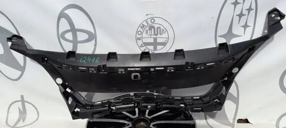 Peugeot 5008 II Front bumper upper radiator grill 9815317777