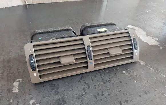 BMW 5 E39 Dash center air vent grill 8391179 83640079
