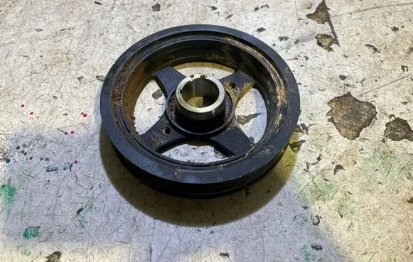 Toyota Yaris XP210 Crankshaft pulley 11101B