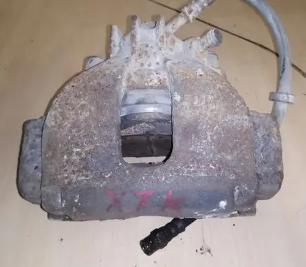 Volvo XC70 Front brake caliper