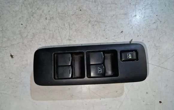 Nissan Qashqai Electric window control switch 25401