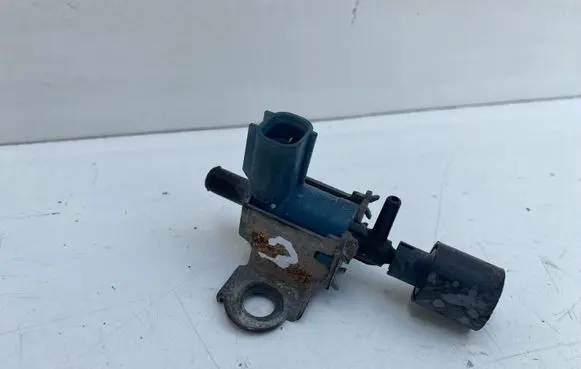Toyota Avensis T220 Vacuum valve 9091012219