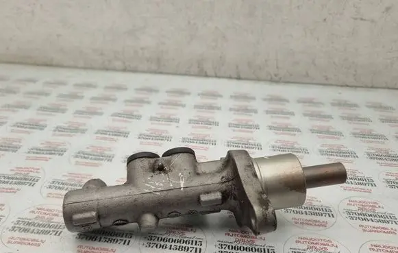 Volkswagen Touran I Master brake cylinder