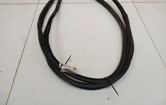 Subaru Legacy Rubber seal front coupe door