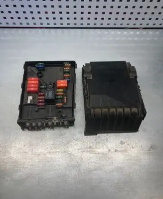 Volkswagen Touran I Fuse module 1K0937804G 1K0937819B
