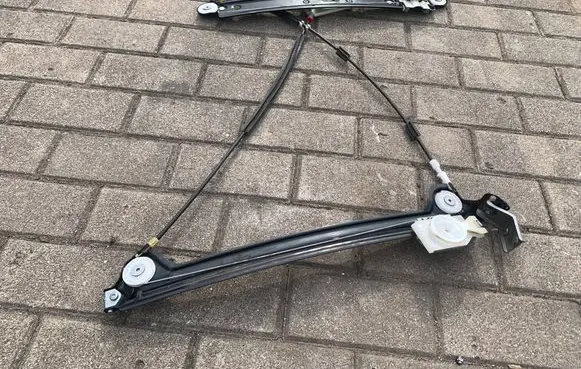 BMW 1 E81 E87 Front door electric window regulator 51337165595 7165595 67627286141