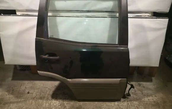 Nissan Terrano Rear door