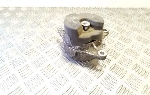 Honda CR-V Engine mount bracket