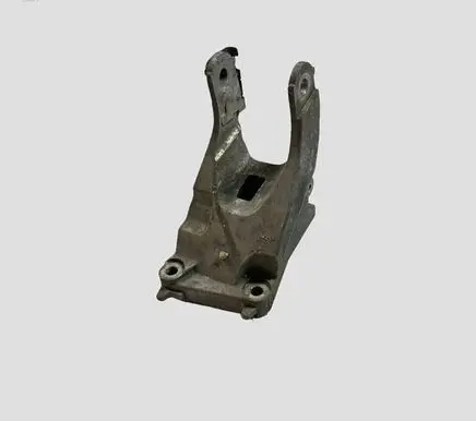 Peugeot 407 Engine mounting bracket 9653919280