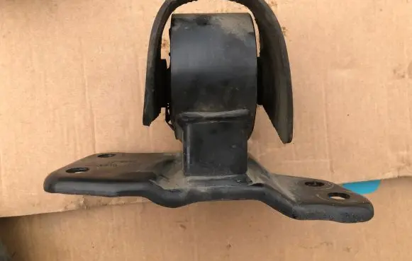 Mitsubishi Carisma Gearbox mount