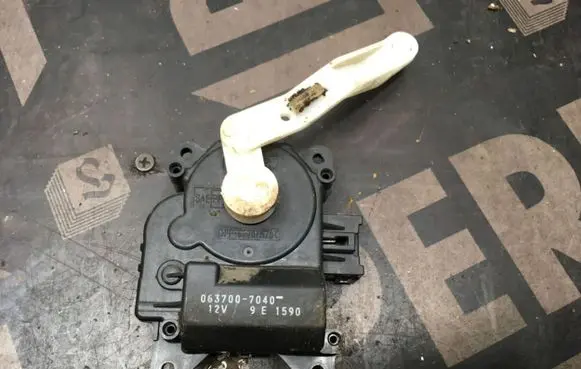 Mitsubishi Pajero Air flap motor/actuator 0637007040