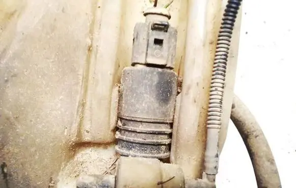 Audi A6 S6 C5 4B Windscreen/windshield washer pump