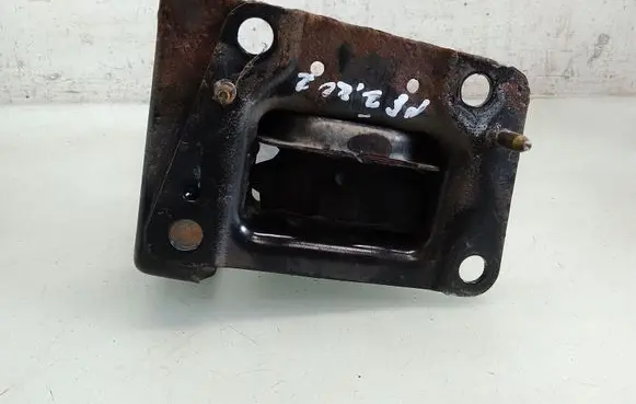 Engine mount bracket