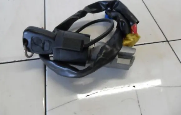Peugeot 206 Ignition lock 9641551180