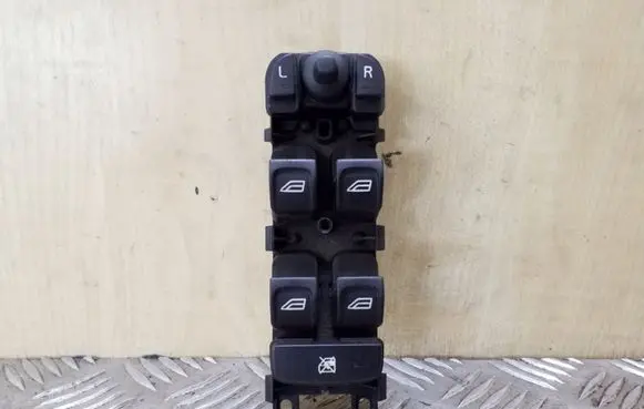 Volvo XC70 Electric window control switch 30773269