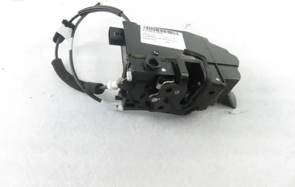 Peugeot 308 Front door lock 9810309380