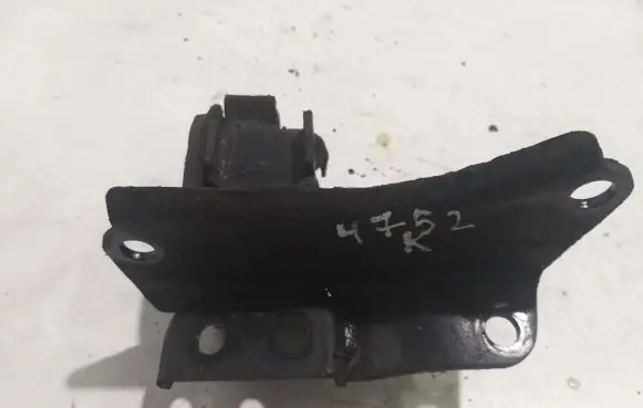 Toyota Corolla Verso AR10 Engine mount bracket
