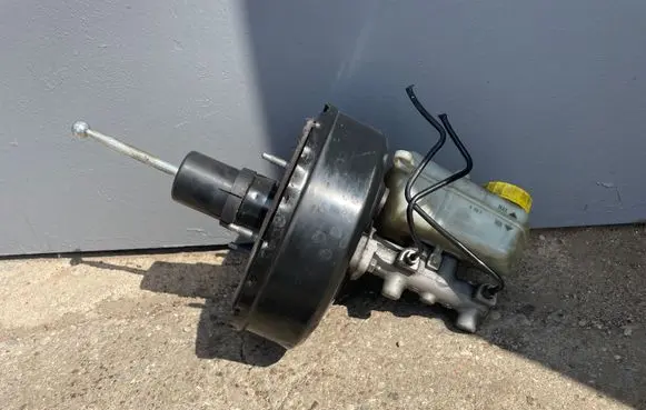 Volkswagen Polo IV 9N3 Brake booster 6Q1614105AH