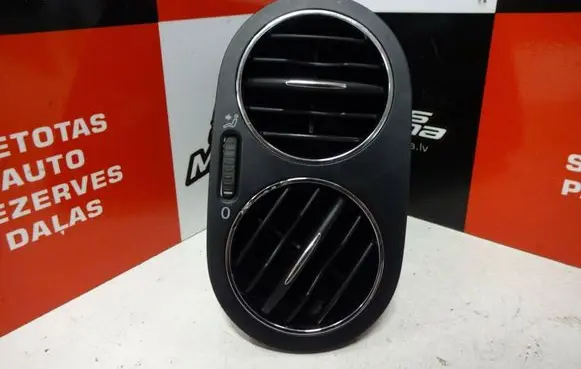Volkswagen Golf V Dash center air vent grill 5M0819710