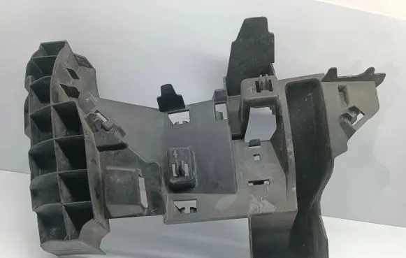 Front bumper mounting bracket