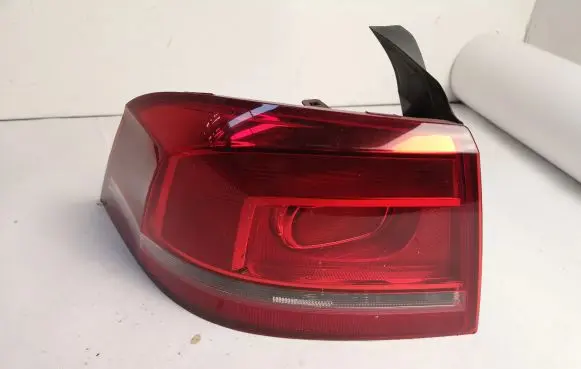 Volkswagen PASSAT B7 Rear/tail lights 3AE945095F