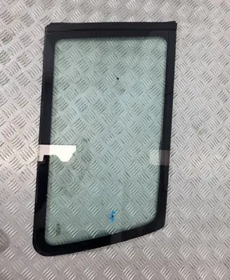 Nissan Terrano Rear side window