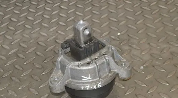 BMW 5 F10 F11 Engine mount bracket