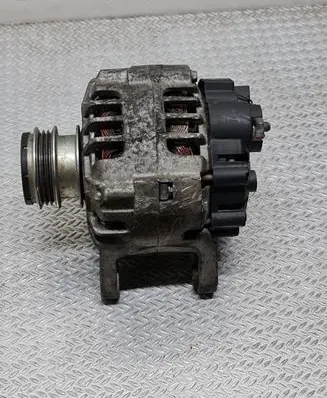 Renault Twingo II Generator/alternator 2613827A 231007119R 112000200
