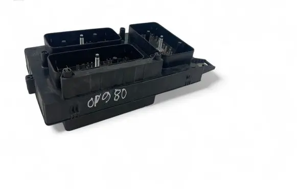 Opel Zafira B Fuse module 13206746