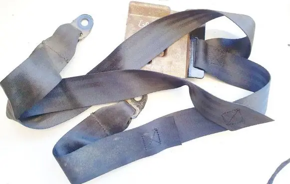 Chrysler 300 - 300C Middle seatbelt (rear) 5693552