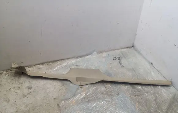 Volkswagen PASSAT B7 USA Front sill trim cover 561853371C