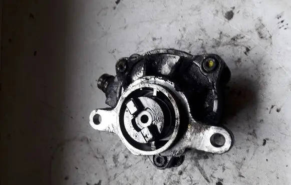 Opel Vivaro Vacuum pump