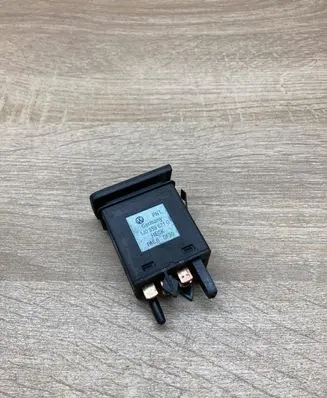 Volkswagen Golf IV Windscreen/window heater switch 1J0959621C