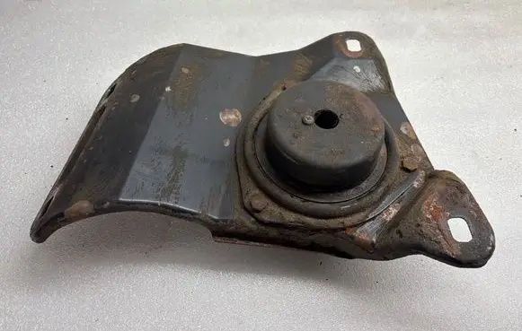 Jaguar XJ X40 Gearbox mount 