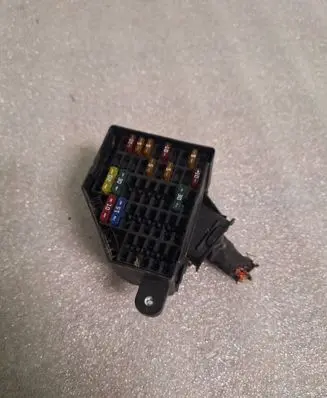 Volkswagen PASSAT B6 Fuse box set 3C0880204G TPA1040DHR6