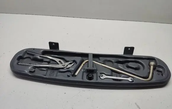 BMW M3 Tool set 1094910 71111094910