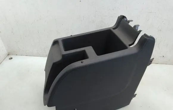Volkswagen Golf Plus Center console 5M0863323