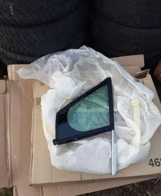 Peugeot 308 Front door window glass four-door 