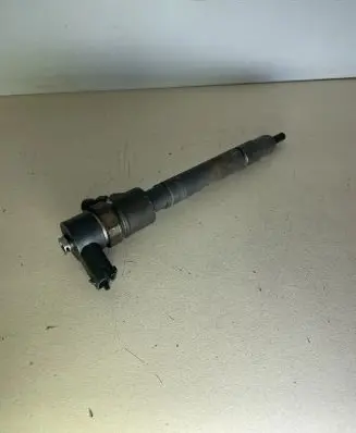 Volvo XC60 Fuel injector 30777526