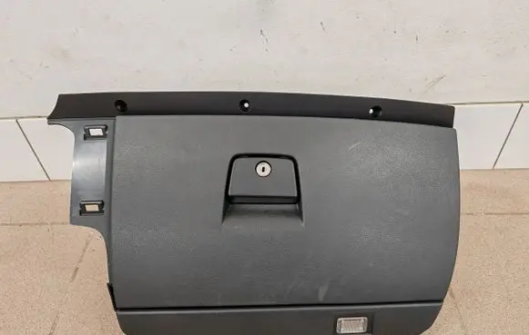 Volvo V50 Glove box 8626141