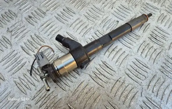 Fuel injector