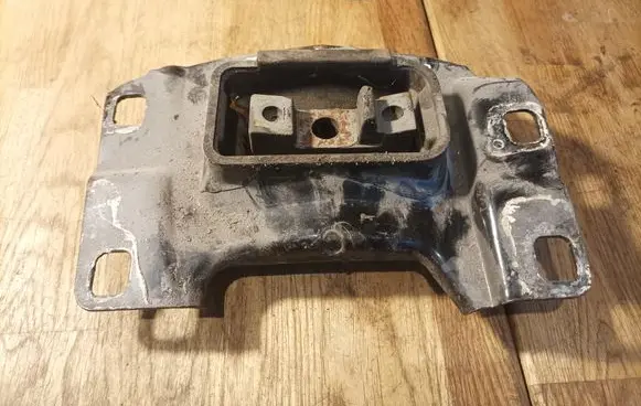 Ford Focus Engine mount bracket