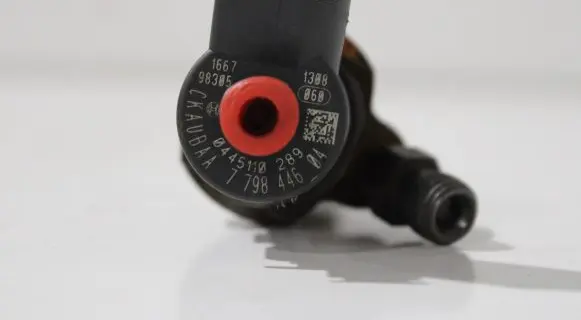 BMW 1 E81 E87 Fuel injector 7798446 0445110289